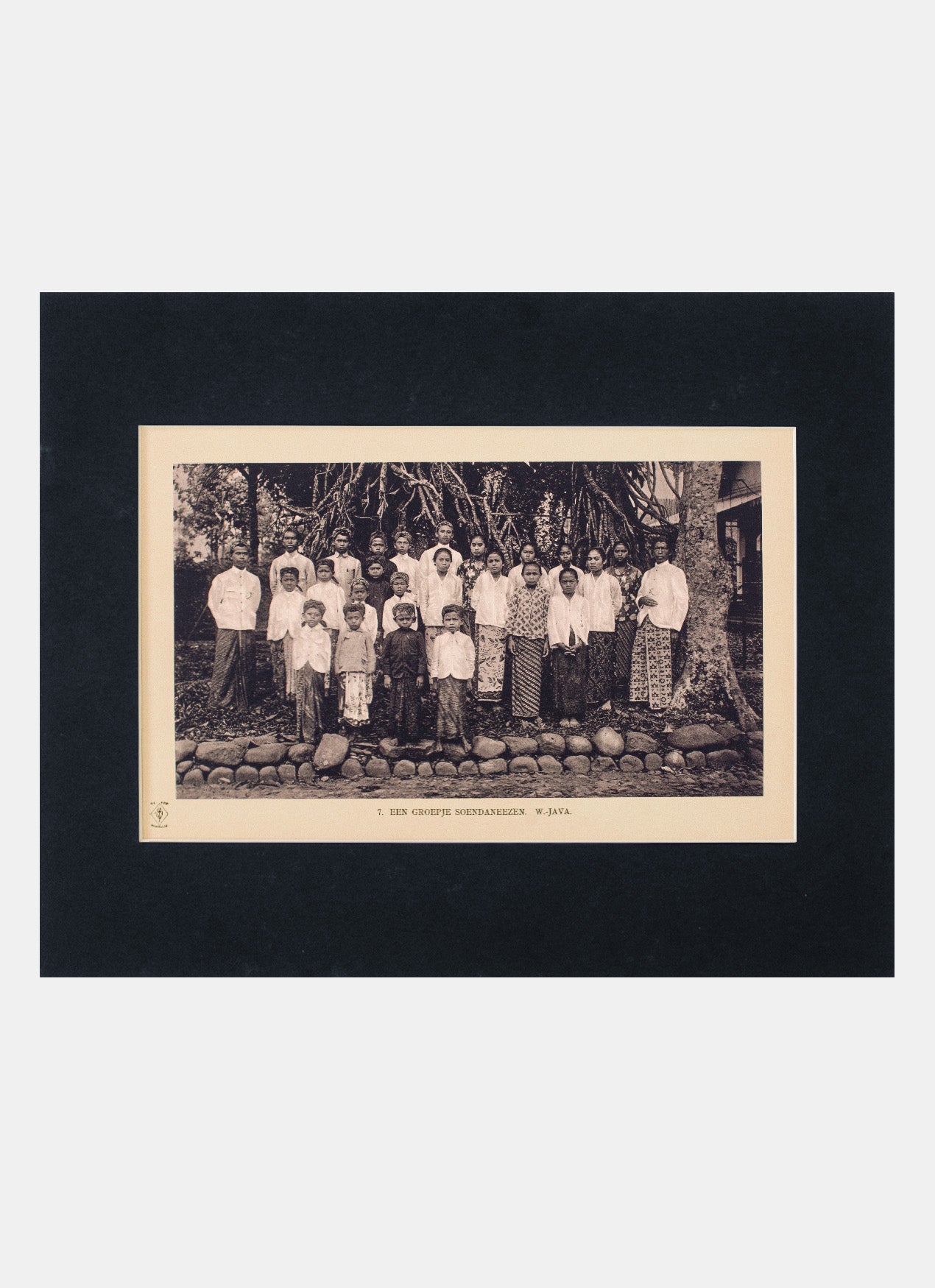 Repro Old Photography - Een Groepje Soendaneezen - W-Java ...