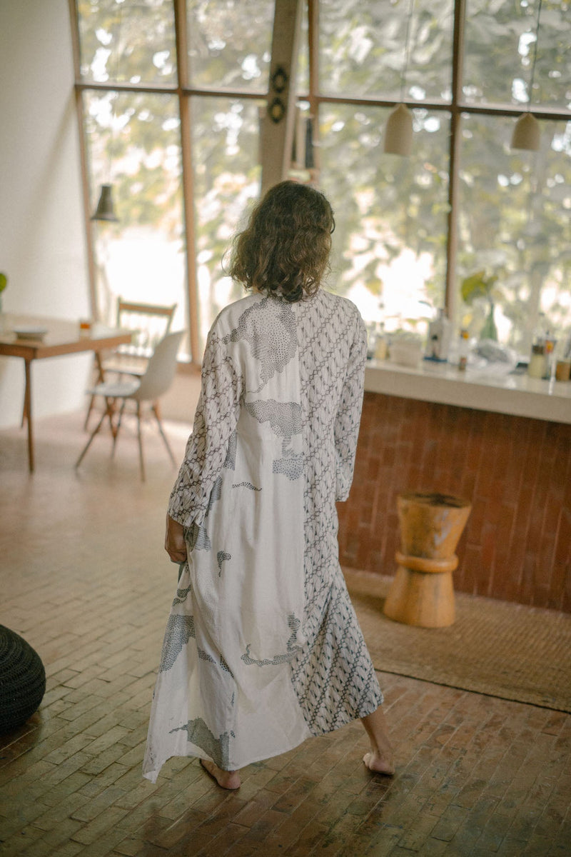 outer design dress Introducing our stunning outer set party wear dress! With its elegant design and customizable color and size options, you can create the perfect ensemble for any occasion. Whether its a glamorous